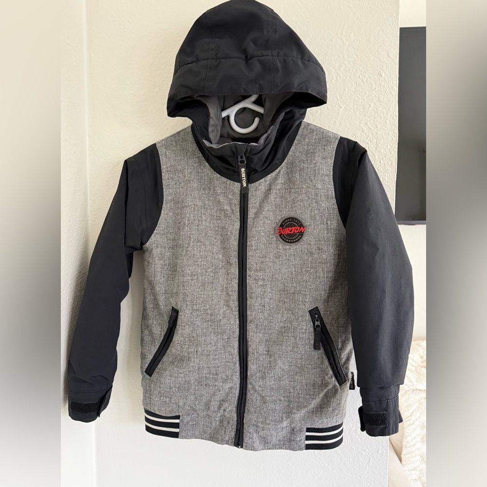 Burton boys snowboard jacket size SX 6-7 good condition